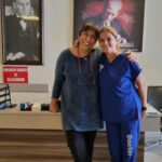 Melek Baykal Instagram – Sevgili güzel doktorumuz🥰benim ve ailem için  çok özelsin…
Sizin gibi değerli doktorlarımız ne yazıkki çok azaldı…😔
Sizlere sahip çıkabilirsek eğer bu bizim en büyük mutluluğumuz olur🙏
#14marttıpbayramı  kutlu mutlu olsun♥️
Seni çok seviyoruz

@dilektucer 
#gastroenterologia 
#14marttıpbayramıkutluolsun
