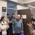 Melek Baykal Instagram – Öğretmenleri emekli oluyor ❤️ Öğrencilerin öğretmene sürprizi 🥰 İzlerken bile gözlerim doldu varolun öğretmenim 💐