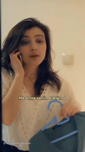 Melek Baykal Instagram - Anne ❤️ Yaşın hiç önemi yok önemli olan 1 Tane ANNEMİZİN olması 💐🌸 Güzel annem seni çok seviyorum 🌸