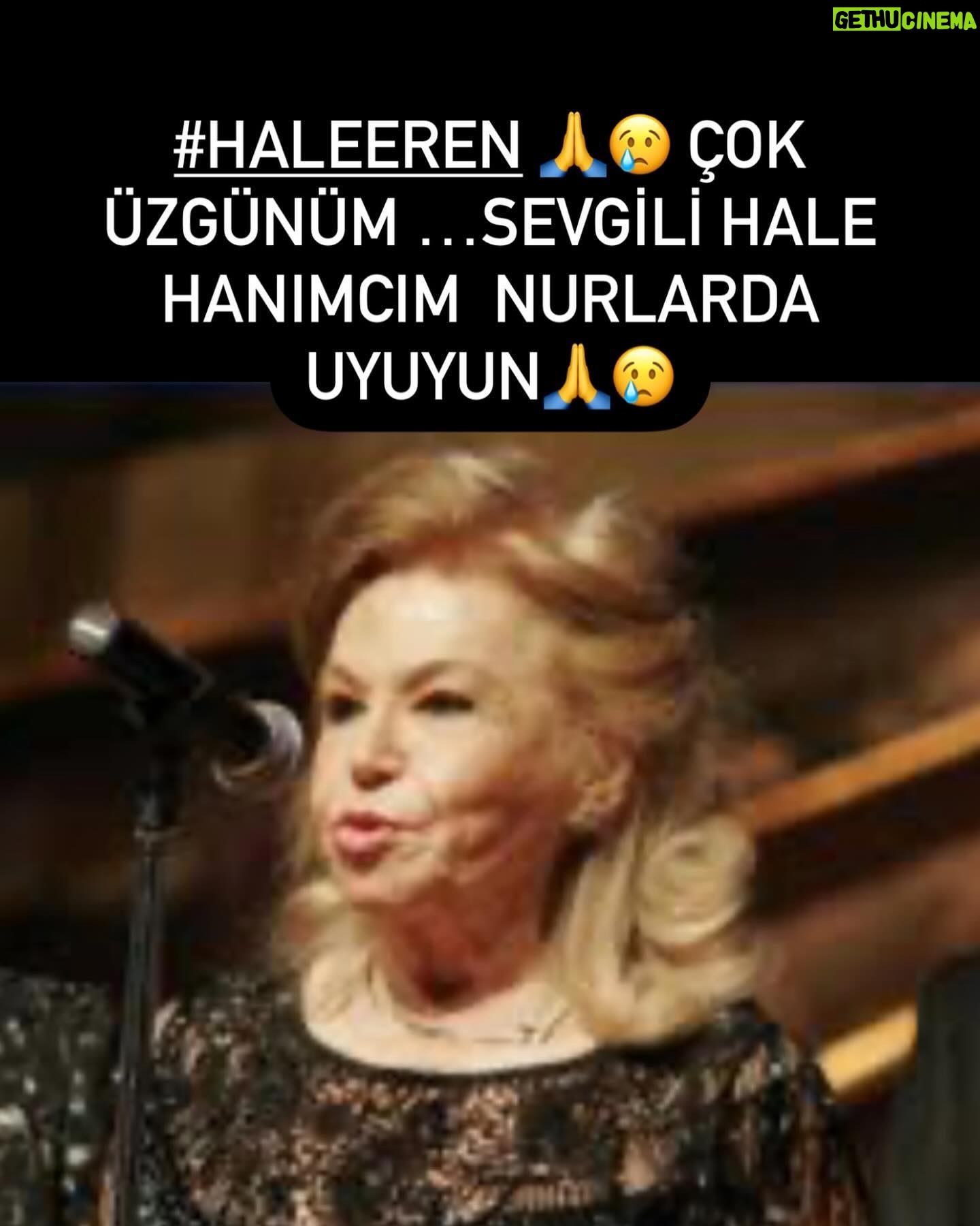 Melek Baykal Instagram - Ankara ‘da , Devlet Tiyatrolarında stajyer sanatçı olarak göreve başladığım ilk yıllarda tanımıştım sizi…. Koca Sinan oyununda Mihrimah sultana hazırlanıyordum… siz tanıdığım en müthiş en harika kostüm kreatörüydünüz , büyük bir özenle Mihrimah sultanın kostümlerini hazırladınız… ve ben sizden sonra mesleğine bu kadar aşık ve işini bu kadar iyi yapan ikinci bir kreatöre rastlayamadım😞çok değerliydiniz çok….. Sevgili Hale hanımcım bu gidiş beni çok üzdü😢nurlarda uyuyun …mekânınız cennet olsun🙏sizi hiç unutmayacağım #haleeren 🙏🌹