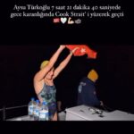 Melek Baykal Instagram – Büyük gurur 🙏🏻
Aysu Türkoğlu Yeni Zelanda’da ye alan Cook Boğazı’nı 7 saat 21 dakika 40 saniyede geçerek rekor kırdı. 🇹🇷

🧿 Bize de bu gururun mutluluğunu ve sevincini yaşamak kalıyor ❤️ Seninle Gurur Duyuyorum ❤️
