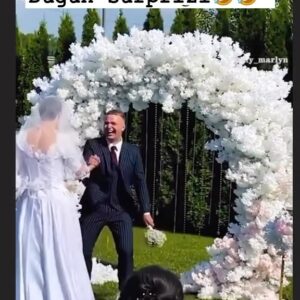 Melek Baykal Instagram - Yakın arkadaşların düğün sürprizi 😂😂😂