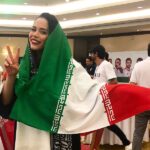 Melika Sharifinia Instagram - ا یک شب به یاد ماندنی با یک پیروزی کیییف کردنی در کنار عزیزان دوست داشتنی 🌹 میهمانی خصوصی خانه خلاق رادرو جاتون خالی 😌💚 ا ا پ ن : بله بله برندگان عزیز ❤️ بنده حواسم به جایزه‌تون هست حتما حتما در اسرع وقت انجام میشه ماشالله انقدر تعدادتون زیاده که هنوز لیستم کامل نشده ! 😶 البته خداروشکر که این پیش بینی‌تون درست بود ! 😀👌🏻👏🏻 بازم از این پیش بینی‌ها بکنین که خییییلی چسبید !!! 🌹😍🌹 ا اینم عکس با پرچم 🇮🇷 صرفا جهت زمین ننداختن روی احمد !!! 😂