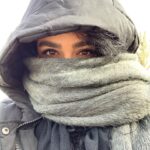 Melika Sharifinia Instagram - . شبیه جهانگرد توی مِمُل شدم! 😅 روزهای سرد نجلا (زمستون) با عزیزای دل ♥️ . تا اینجا نجلا رو دوست داشتین؟ . . ببینم مِمُل رو دهه هفتادیا هم یادشونه؟ . @saeed.saadi41 @kheyrollahtaghyani @mahyadehghani70 @morteza_shahkaram_officia . . #سریال #تلویزیون #نجلا۲ #شبکه۳ #کارتون #جهانگرد #سرما #زمستان