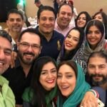 Melika Sharifinia Instagram - ا یک شب به یاد ماندنی با یک پیروزی کیییف کردنی در کنار عزیزان دوست داشتنی 🌹 میهمانی خصوصی خانه خلاق رادرو جاتون خالی 😌💚 ا ا پ ن : بله بله برندگان عزیز ❤️ بنده حواسم به جایزه‌تون هست حتما حتما در اسرع وقت انجام میشه ماشالله انقدر تعدادتون زیاده که هنوز لیستم کامل نشده ! 😶 البته خداروشکر که این پیش بینی‌تون درست بود ! 😀👌🏻👏🏻 بازم از این پیش بینی‌ها بکنین که خییییلی چسبید !!! 🌹😍🌹 ا اینم عکس با پرچم 🇮🇷 صرفا جهت زمین ننداختن روی احمد !!! 😂
