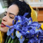 Melika Sharifinia Instagram – .
حال و هوای این روزها 
باید این‌شکلی می‌بود 
پر از رنگ 
پر از عشق 
پر از زندگی
. 
دلم برای پرسه زدن تو تجریش 
بو کردن گل‌ها 
شمردن سین‌ها 
مقایسه‌ی احمقانه‌ی سیرها 
دنبال اسپند خرد نشده گشتن 
خرید کردن از دست‌فروش‌ها 
دعا کردنِ چای فروش‌ها
آشنا دیدن میون جمعیت و 
حال هوای دم عید 
پر می‌کشه
پــــر می‌کـــــشه
پــــــــــر می‌کـــــــــــشه
.
شما دل‌تون برای چی پر می‌کشه؟
.
.
📸: @fatemeabedinii 🌹
#عید #نوروز #سال_نو #کرونا #قرنطینه #امید #زندگی