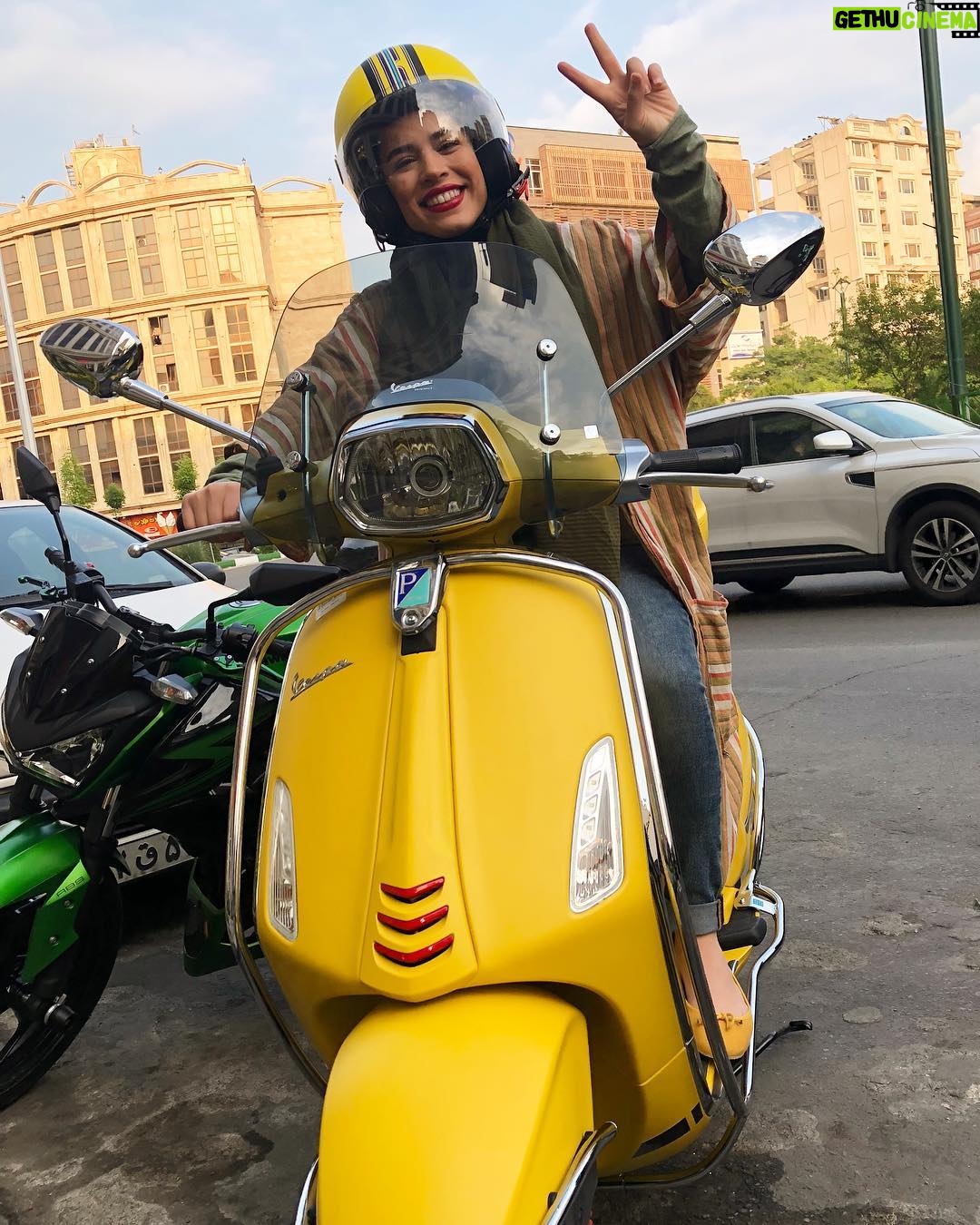 Melika Sharifinia Instagram - ا با ، بلا یکه تاز صحنهها ! 😀