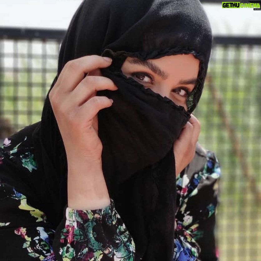 Melika Sharifinia Instagram - . دختری با دستان دورنگ #سینما کلَکه . . عکس از تنور در اومده از نگاه استاد ثبت لحظهها آقا سیروس عبدلی عزیز 🌹 @sirous_abdoli #نجلا