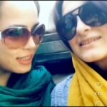 Melika Sharifinia Instagram - . یادگاری از سالیان دور با صمیمی‌ترین 🥰 تولدت مبارک عشق قشنگ و هنرمند من که برای همه چیز همین قدر ذوق می‌کنی و در نهایت بازهم راضی نیستی! 😅 بی‌نهایت دوست دارم رفیق و هم‌پای دیروز تا امروز و فرداها ♥️ @anahitadorri 💋 #تولد #عشق #رفیق