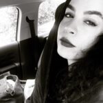 Melika Sharifinia Instagram - . دیروز از اون روزا بود از اون روزایی که می‌خوای هر طور شده هفت هشت نفر رو بزنی و همه لبخند تحویلت می‌دن و تعداد رو بالاتر می‌برن با اون آرامش احمقانه‌ی بی‌وقت! گفتم ای‌کاش ماه امشب خوشگل باشه گفت: لازمش داری؟ گفتم: همین‌جوری یادش کردم ماه رو کشید تقدیم کرد به من فهمید لازمش دارم ذوق کردم و اشکم بی‌اختیار روی ماهش چکید فهمید گفت: خوبی؟ من رو نمی‌دید صدام رو نمی‌شنید خیالم راحت بود نوشتم بله و ردیف کردم چرت و پرت‌های معمول رو زیر اون دریای بی‌وقت که نفهمه حالم رو ندونه بخوابه ولی دریا تمومی نداشت اون‌قدر غرقم کرد که ناخودآگاه خیره به اسم ماهش احساس کردم انرژی‌هام می‌تونن تا خونه‌ش برسن نمی‌خواستم برسن نمی‌خواستم بفهمه نمی‌خواستم دریا رو ببینه دریای احمقانه‌ای بود با این‌حال همون‌طور بی‌اختیار تو دلم گفتم زنگ بزن الان باید زنگ بزنی زنگ بزن لعنتی تا این لحظه در تاریخ ثبت بشه که من این‌جا توی ذهنم گفتم و تو اون‌جا شنیدیش تا عیش ماه و من و تو کامل‌ بشه زنگ بزن و درست در همون لحظه‌ی نقره‌ای که باید تلاش جدیدم جواب می‌داد تلاش قبلیم جواب داد! نفهمید زنگ نزد خوابید . . خندیدم دریا گورش رو گم کرد دیدن اسم ماهش کافی بود کافی بود . . 📝: مل.ش #هذیان_های_بی_امان_یک_خواب_زده . . پ‌ن: صبح با عکس ماهِ دم صبح بیدار شدم نوشته بود تقدیم به تو که بی‌قرار ماه بودی الان اومده دم خونه‌ی خودمون اینم مثل تو خواب نداره کلا! . . توی خواب انرژی‌هام بهش رسید می‌دونم خواب نبود زنگ می‌زد حق داره یه عمره شب و روزمون برعکسه مهم اینه که یادش نرفت هیچ‌وقت یادش نمی‌ره... . @mehraveee ♥️ . #ماه