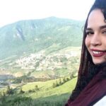 Melika Sharifinia Instagram - ا لبخندِ تو را چند صباحی‌ست ندیدم یک بارِ دگر خانه‌ات آباد ، بگو‌ « سیب » ! ا ا 📸 @ahmadreza_shojaei 🙏🏻🌹👌 ا #ملیکا_شریفی_نیا #حال_خوب #طبیعت #آب_پری #لبخند #شعر_زیبا #سیب