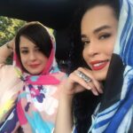Melika Sharifinia Instagram - ا خواهر فروردینی 😀♥️😍 خواهری برای تمام فصول ! نمی‌دونم کدوم‌ یکی از شما تا این حد خوشبخت بودین که خدا یه خواهر فروردینی بهتون بده ! ولی اونایی که بودن کاملا می‌فهمن من چی‌ می‌گم خواهرای فروردینی موجودات بی‌نهایت دل‌انگیزی هستن 😌 روحِ لطیف و سبزشون همه جا سایه می‌ندازه واسه اینه که همیشه خونه‌شون سبز و پُر گُله 🍀 شمع‌هاشون روشنه و چای‌هاشون دَم ! 🕯☕️ خونه‌ی یک خواهر فروردینی همیشه و در هر حالتی آماده‌ی مهمونه... حتی اگر خودش حوصله‌ی اون مهمونِ سمج رو نداشته باشه (حالا اشاره‌ی مستقیم نمی‌کنم !😶) ولی بازهم همیشه قلبش به حوصله‌ش غلبه می‌کنه و اون مهمونِ بی‌موقعی که دلش لک زده برای دیدن خواهرش رو می‌پذیره تازه در اوجِ بی‌حوصلگی غذای محبوبش رو هم براش می‌پزه و دم به دقیقه هم چایی‌شو پُر می‌کنه ! تا نکنه یه وقت به این مهمونِ ناخونده بد بگذره ! بد بگذره ؟ اصلا مگه ممکنه ؟ مگه میشه در آغوش چنین خواهری بود و بد گذروند؟ خواهری که سراسر عشقه و معرفت و شور و هنر دختر جذابی که تمام مدت باهاش می‌خندی و عشق می‌کنی... می‌خونی و یاد می‌گیری... سوالی نیست که بپرسی و جوابش رو ندونه ، مساله‌ای نیست که نتونه حلش کنه ! همراهی که همیشه برای کمک اولین نفره و امکان نداره کاری رو ازش بخوای و به بهترین نحو برات انجامش نده خواهری که سراسر عشق و محبته و انرژی‌های فوق‌العاده‌ و جاریش همیشه روحتو جلا میده هنرمند بی‌نظیری که هر وقت می‌رسی در خونه‌ش از صدای پیانوی لطیف و بی‌نظیرش سرمـَــــــست می‌شی و دلت می‌خواد هیچوقت زنگ دَرو نزنی ! که نوای اون ساز جذاب تا ابد ادامه پیدا کنه... و من عجب خوشبختم که تو رو دارم مهربون‌ترین فروردینیِ دنیا با خونه‌ی همیشه سبزت سازِ همیشه کوکت و قلبِ همیشه سُرخت ♥️ تولدت مبارک عشق بی‌نظیرم مرسی که به دنیا اومدی تو تمام هستیِ منی همیشه باش تا باشم 💋 ا #مهراوه_شریفی_نیا #ملیکا_شریفی_نیا #تولدت_مبارک #تولد #عشق #آرزو #امید #روزهای_خوب #خواهرانه #ملیکاومهراوه #هنر #ساز #پیانو #نفس