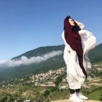 Melika Sharifinia Instagram - ا لبخندِ تو را چند صباحی‌ست ندیدم یک بارِ دگر خانه‌ات آباد ، بگو‌ « سیب » ! ا ا 📸 @ahmadreza_shojaei 🙏🏻🌹👌 ا #ملیکا_شریفی_نیا #حال_خوب #طبیعت #آب_پری #لبخند #شعر_زیبا #سیب