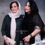 Melika Sharifinia Instagram - ا با همراه‌ترین خواهر دنیا ♥️ا به تماشای بازی زیبایش در اکران خصوصی درخونگاه فیلمی تأمل برانگیز با بازی‌هایی درخشان 👌 ا ا عکس‌ها از : @maryamrazavii ♥️ @saghibaligh 🌹 @sara_a_mrdi 🌹 @nasimusefi 🌹 ا 🧥 @shimer_beautysalon ♥️ ا #ملیکا_شریفی_نیا #مهراوه_شریفی_نیا #سیاوش_اسعدی #امین_حیایی #ژاله_صامتی #پانته_آ_پناهی_ها #خواهرانه #ملیکاومهراوه #درخونگاه #سینما #فیلم