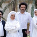 Melika Sharifinia Instagram - . تو زندگی هر کسی از این اتفاقات می‌افته درست زمانی که فکر می‌کنی دیگه بهتر از این نمی‌شه یهو به خودت میای و می‌بینی دیگه بدتر از این نمی‌شد! . اینم شانس مُن و نجلایه . نظرتون راجع‌به این سریال چیه؟ . . عکس‌ها از مهفام هاشمی عزیز @mahfamhashemi ♥️ . . #سریال #شبکه۳ #تلویزیون #ماه_رمضان #نجلا۲ #نجلا #عشق #جنگ #رفاقت #عروسی