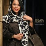 Melika Sharifinia Instagram - ا کیا فیلم سرخپوست رو دیدن؟ نظراتتون رو درباره ی فیلم‌هایی که دیدین بنویسین می‌خوام ببینم چه فیلم‌های خوبی رو از دست دادم اگر شد برم ببینم 😉 ا قبل از دیدن فیلم زیبای سرخپوست که بسیار دوست می‌داشتمش 👌👏 با کارگردانی عالی نیما جاویدی 🌻 وبازی‌های درخشانِ نوید محمدزاده‌‌ی عزیز 🌹 @navidmohamadzadeh ستاره پسیانی قشنگم ❤️ @setarehpesiani و پریناز ایزدیار زیبا 🌺 @parinazizadyar و یک خسته نباشید حسابی به مجید مطلبی عزیزدل🌹 @majidmotalebi به همراه دو آقای خوش‌تیپ سامان مقدم کارگردان مهربونم 🌹 @samanmoghadam و سام نوریِ همیشه دوست داشتنی 🌹 @sam.nouri ا عکس اول از @rouzi_shut عزیز 🌻 عکس دوم از @zahraorojloo.photo نازنین ❤️ ا بارانیِ زیبا از ندای هنرمندم 👈@olga.gallery👉❤️🙏🏻🌹 روسری قشنگ از @salinotbz 🌹 ا #ملیکا_شریفی_نیا #جشنواره_فیلم_فجر #سرخپوست #مجیدمطلبی #پرینازایزدیار #نویدمحمدزاده #ستاره_پسیانی #نیماجاویدی #سامان_مقدم #سام_نوری