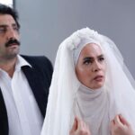 Melika Sharifinia Instagram - . تو زندگی هر کسی از این اتفاقات می‌افته درست زمانی که فکر می‌کنی دیگه بهتر از این نمی‌شه یهو به خودت میای و می‌بینی دیگه بدتر از این نمی‌شد! . اینم شانس مُن و نجلایه . نظرتون راجع‌به این سریال چیه؟ . . عکس‌ها از مهفام هاشمی عزیز @mahfamhashemi ♥️ . . #سریال #شبکه۳ #تلویزیون #ماه_رمضان #نجلا۲ #نجلا #عشق #جنگ #رفاقت #عروسی