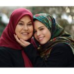 Melika Sharifinia Instagram – .
خاطره‌بازی 😍
با یک گروه بی‌نظیر و درجه یک 
به بهانه‌ی بازپخش سریال دلدادگان 
هر شب ساعت ۲۲:۰۰ از شبکه‌ی آی‌فیلم 👌
.
بگین ببینم کیا دلدادگان رو دیدن ؟ 
کیا دوست داشتن ؟ 
کیا دارن از آی فیلم دنبال می‌کنن؟
و کیا خوشحالن که می‌تونن بالاخره با پخش منظم ببینن؟ 😐
.
#دلدادگان #منوچهرهادی #ملیکا_شریفی_نیا #آی_فیلم #تلویزیون #خبر #سینما #یادش_بخیر #♥️