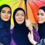 Melika Sharifinia Instagram - . با نجلای زیبا و عمه خانوم جون ♥️ اولین قسمت نجلا رو دوست داشتین؟ . نجلا عید و ماه‌رمضان هزار و چهارصد و یک . هر شب ساعت ۲۰:۳۰ از شبکه ۳ سیما . تکرارها (ظاهرا): ۱:۳۰ بامداد ۱۰ صبح ۱۴:۳۰ بعد از ظهر . کارگردان: خیرالله تقیانی پور تهیه کننده: سعید سعدی . . عکس‌های زیبا از سیروس عبدلی عزیز 🌹 @sirous_abdoli . #نجلا۲ #سریال #تلویزیون #شبکه۳ #عید #نوروز #ماه_رمضان