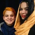 Melika Sharifinia Instagram - ا در کنار عزیزترینِ دلم خواهر بی‌نظیرم ، وینفرد خانومِ مری‌ پاپینز که بازی جذاب و درستش هر بار اشک شوق به چشم‌هام آورد و از دیدن قدرت و تسلطش روی صحنه غرق در غرور و لذت شدم و با نوای دل‌نشین سازش هر بار دلم براش رفت و با تمام وجودم بهش افتخار کردم 😍👏♥️ و شخصِ خانومِ مری‌ پاپینز ، بهنوش جانِ زیبا و جذاب که واقعا نقش به این سختی رو با اون‌همه حرکت و آواز به بهترین نحو اجرا کرد و یک مری پاپینز لوند و‌ دلبرانه رو مهمون قلبم کرد ♥️👏💋 و اما برت عزیز که با اجرای تحسین برانگیزش هر بار لبخند به لبم آورد و با صدای زیباش توانایی‌هاش رو به رخ کشید 👏👌🌹 و جین و مایکل عزییییزدلم ، بازیگرای کوچولو و خوش آتیه‌ی مری پاپینز که واقعا نمی‌دونم چطور در این سن تونستن به این خوبی بازی کنن و به این کوکی بخونن ! خلاصه که بدجوری دلمو بردن ♥️😍♥️ من مری‌پاپینز رو با بازی هر دو آقای بنکس عزیز یعنی هم احسان کرمی و هم کاظم سیاحی دیدم و به نظرم با وجود تفاوت دلپذیری که اجراشون باهم داشت هر دو به شدت روی صحنه درخشیدن👌👏🌹 واقعا نمیشه بیشتر از این تک تک درباره‌ی بازی‌ها نظر بدم ولی می‌خوام چند تا از صحنه‌های این تئاتر که هایلایت قلبم شدن رو بهتون بگم : صحنه‌ی باشکوهِ مغازه‌ی واژه فروشی (سوپرکالی) صحنه‌ی اون سگِ پدرسگ !!ا صحنه‌ی مردِ دونه‌ی پرنده فروش ! با صدای معرکه‌ش صحنه‌ی نمایش وینفرد با پیانوی معرکه‌ش و صحنه‌ی زیبای خداحافظی مری‌پاپینز و برت (فینال ، بادبادک‌ها) ا وقتی گفت قراره مری پاپینز رو اجرا کنن ذوق کردم همیشه عاشق جادو بودم و هستم و خواهم بود از فکر تماشای این همه رنگ و شور و‌ عشق و جادو روی سن تالار وحدت واقعا به وجد اومده بودم و همش با خودم می‌گفتم چطور می‌خوان این کار بزرگ رو با اینهمه اتفاقِ غیر ممکن اجرا کنن ! ولی نتیجه حتی از بهترین حالتی که تصور کرده بودم هم بهتر بود!ا یک کار پرشور و باشکوه که تمام غیرممکن‌ها رو ‌ممکن کرده بود با بازی‌های فوق‌العاده‌ش ، طراحی حرکت و گروه درجه‌ یکش ، آواز و موسیقی پر ابهتش ، طراحی صحنه‌ و لباس درستش ، کارگردانی عالی و جادوهای جذاب و دلبرانه‌ی مری‌ پاپینزیش! الحق که تماشاچی رو دو ساعت از تمام مشکلاتش دور می‌کرد و می‌برد به دنیایی که توش مهربونی تنها دغدغه بود خسته نباشید می‌گم به کل گروه مری‌پاپینز ، روی صحنه ، پشت صحنه و اون عزیزانِ زیرِ صحنه ! پیشنهاد می‌کنم این کار زیبا رو ببینین، فقط ۶ اجرا باقی مونده ♥️ ا پ ن : نور برای عکاسی فاجعه بود خون دل خوردم تا اینا از توش در اومد! 😐 پ پ ن : عاشق عکس چهارمم 😌