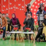 Melika Sharifinia Instagram – ا
این خندوانه‌ی جذاب 
در کنار رامبد جوان خلاق و دوست داشتنی 
داور عزیزمون آقا سپند امیرسلیمانی
سانیای خوشگلم ، هم تیمیِ بی‌نظیر
سامان و لیندای عزیز
و جناب‌ خانِ دست و پا شکسته !! 😂
حسابی خوش گذشت جاتون خالی ❤️
ا
حالا بگین ببینم ، دوست داشتین ؟ 
با ادابازیِ مورفی‌ها حال کردین یا نههههه؟؟ 😀
ا
پ.ن : کَل‌کل‌ِ مورفی‌ها فقط و فقط برای جذاب‌تر شدن 
مسابقه بوده و هیچ ارزش دیگری ندارد 😬
ا
تکرار ساعت : ۳ بامداد ، ۷ صبح ، ۱۱ صبح و  ۵ بعد از ظهر 
ا
لباس زیبا از دوست مهربونم @mmmahi_ ❤️
شالی که دوستش می‌دارم از عزیز هنرمند @paniz.style 🌹