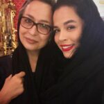 Melika Sharifinia Instagram - ا با یگانه عسل بانوی دلم که حضورش بزرگ‌ترین نعمته ♥️ ا به کدوم نصیحت مادرتون همیشه وفادار موندین ؟ ا ا جای خواهر خوشگلم خالی ♥️ جای مادران عزیزی که بین‌مون نیستن سبز 🌱 ا ا #آزیتاحاجیان #ملیکا_شریفی_نیا #مادر #مادر_دختری #عشق #زندگی #نفس #جای_خالی_خواهر #♥