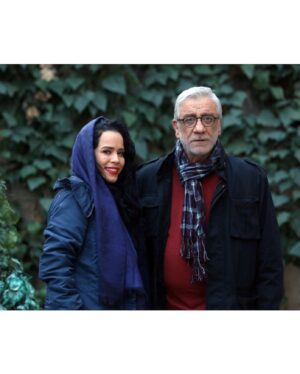 Melika Sharifinia Instagram - .
خاطره‌بازی 😍
با یک گروه بی‌نظیر و درجه یک 
به بهانه‌ی بازپخش سریال دلدادگان 
هر شب ساعت ۲۲:۰۰ از شبکه‌ی آی‌فیلم 👌
.
بگین ببینم کیا دلدادگان رو دیدن ؟ 
کیا دوست داشتن ؟ 
کیا دارن از آی فیلم دنبال می‌کنن؟
و کیا خوشحالن که می‌تونن بالاخره با پخش منظم ببینن؟ 😐
.
#دلدادگان #منوچهرهادی #ملیکا_شریفی_نیا #آی_فیلم #تلویزیون #خبر #سینما #یادش_بخیر #♥️