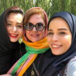 Melika Sharifinia Instagram - ا عکس‌های دخترونه ! 😍 با خانومای جذاب و دوست داشتنی دلدادگان ❤️ ا فردا قسمت آخره............... دلمون حسابی براتون تنگ میشه 😌🌹 ا مریم خوشگلم تولدت مبارررررررک امیدوارم به همه ی آرزوهات برسی عزیزدلم 😍❤️ واقعا چرا ما یه عکس دونفره باهم نداریم؟ در اسرع وقت رسیدگی بشه لطفا !! 😶 @maryammmohamadpour 💋 ا اونایی که تو عکسا نیستن بدونن که یا عکسی که ازشون داشتم افقی بوده و کامل جا نمی‌شده ، یا یک عدد آقای مزاحم توی عکس بوده و کارو خراب می‌کرده ! 😶 ا @panteabahram_official @sania__salari @sepidehkazemii @maryammmohamadpour @bahareh_hosseini59 @mehrafagh_jdk @saranajafi136322 matin merane joon parisa roya Alma