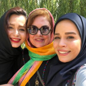 Melika Sharifinia Instagram - ا
عکس‌های دخترونه ! 😍
با خانومای جذاب و دوست داشتنی دلدادگان ❤️
ا
فردا قسمت آخره...............
دلمون حسابی براتون تنگ میشه 😌🌹
ا
مریم خوشگلم تولدت مبارررررررک امیدوارم
 به همه ی آرزوهات برسی عزیزدلم 😍❤️
واقعا چرا ما یه عکس دونفره باهم نداریم؟ 
در اسرع وقت رسیدگی بشه لطفا !! 😶
@maryammmohamadpour 💋
ا
اونایی که تو عکسا نیستن بدونن که یا  عکسی که ازشون داشتم افقی بوده و کامل جا نمی‌شده ، یا یک عدد آقای مزاحم توی عکس بوده و کارو خراب می‌کرده ! 😶
ا
@panteabahram_official 
@sania__salari
@sepidehkazemii 
@maryammmohamadpour 
@bahareh_hosseini59 
@mehrafagh_jdk 
@saranajafi136322 
matin 
merane joon 
parisa 
roya 
Alma