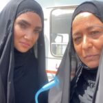 Melika Sharifinia Instagram - . به مناسبت تولد عسل‌بانوی دل‌ها 🎉♥️ به یاد روزهای طاقت‌فرسای نجلا . ما بودیم و گرمای‌ پنجاه درجه‌ی مرداد و یک پنکه‌ی جیبی که هر وقت می‌خواستیم روشنش کنیم کار نمی‌کرد ولی تا می‌اومدیم از کار نکردنش فیلم بگیریم و بفرستیم برای بچه‌هایی که آف بودن یهو با تمام قوا شروع می‌کرد به کار کردن! ما هم به جای این‌که اقلا از این کار کردن کوتاه استفاده کنیم هی دوباره فیلم می‌گرفتیم بلکه کار نکنه و بتونیم یه‌ کم مظلوم‌نمایی کنیم در نهایت اون‌قدر فیلم گرفتیم و کار کرد که بی‌خیالش شدیم و اون پنکه... اون پنکه اون پنکه‌ی جوگیرِ دوست‌داشتنی بعد از این فیلم هرگز کار نکرد! 😐 . . عسل‌بانوی قشنگم مامان بی‌نظیر و مهربونم ماشالا بهت که در سخت‌ترین شرایط همیشه بهترین روحیه‌ رو داری و همیشه با همین خنده‌ی زیبا از مسائل عجیب و غریب زندگی می‌گذری تو مرد روزهای سخت بودی و هستی و من هر روز و هر لحظه ازت درس زندگی می‌گیرم عاشقانه‌ دوستت دارم اولین معلم بهترین رفیق خاص‌ترین مادر حضور پرمهرت بزرگ‌ترین نعمته تا ابد بمون برام ♥️ . تولدت مبارک هم‌پای روزهای بی‌پنکگی!! 😀🎉 . . با حضور افتخاری نجلا خانوم ♥️ . . #تولد #عشق #زندگی #مادر #آزیتاحاجیان #نجلا