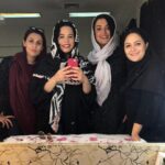 Melika Sharifinia Instagram - ا عکس‌های دخترونه ! 😍 با خانومای جذاب و دوست داشتنی دلدادگان ❤️ ا فردا قسمت آخره............... دلمون حسابی براتون تنگ میشه 😌🌹 ا مریم خوشگلم تولدت مبارررررررک امیدوارم به همه ی آرزوهات برسی عزیزدلم 😍❤️ واقعا چرا ما یه عکس دونفره باهم نداریم؟ در اسرع وقت رسیدگی بشه لطفا !! 😶 @maryammmohamadpour 💋 ا اونایی که تو عکسا نیستن بدونن که یا عکسی که ازشون داشتم افقی بوده و کامل جا نمی‌شده ، یا یک عدد آقای مزاحم توی عکس بوده و کارو خراب می‌کرده ! 😶 ا @panteabahram_official @sania__salari @sepidehkazemii @maryammmohamadpour @bahareh_hosseini59 @mehrafagh_jdk @saranajafi136322 matin merane joon parisa roya Alma