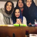 Melika Sharifinia Instagram - . خاطره‌بازی 😍 با یک گروه بی‌نظیر و درجه یک به بهانه‌ی بازپخش سریال دلدادگان هر شب ساعت ۲۲:۰۰ از شبکه‌ی آی‌فیلم 👌 . بگین ببینم کیا دلدادگان رو دیدن ؟ کیا دوست داشتن ؟ کیا دارن از آی فیلم دنبال می‌کنن؟ و کیا خوشحالن که می‌تونن بالاخره با پخش منظم ببینن؟ 😐 . #دلدادگان #منوچهرهادی #ملیکا_شریفی_نیا #آی_فیلم #تلویزیون #خبر #سینما #یادش_بخیر #♥️