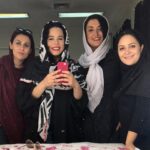 Melika Sharifinia Instagram - . خاطره‌بازی 😍 با یک گروه بی‌نظیر و درجه یک به بهانه‌ی بازپخش سریال دلدادگان هر شب ساعت ۲۲:۰۰ از شبکه‌ی آی‌فیلم 👌 . بگین ببینم کیا دلدادگان رو دیدن ؟ کیا دوست داشتن ؟ کیا دارن از آی فیلم دنبال می‌کنن؟ و کیا خوشحالن که می‌تونن بالاخره با پخش منظم ببینن؟ 😐 . #دلدادگان #منوچهرهادی #ملیکا_شریفی_نیا #آی_فیلم #تلویزیون #خبر #سینما #یادش_بخیر #♥️