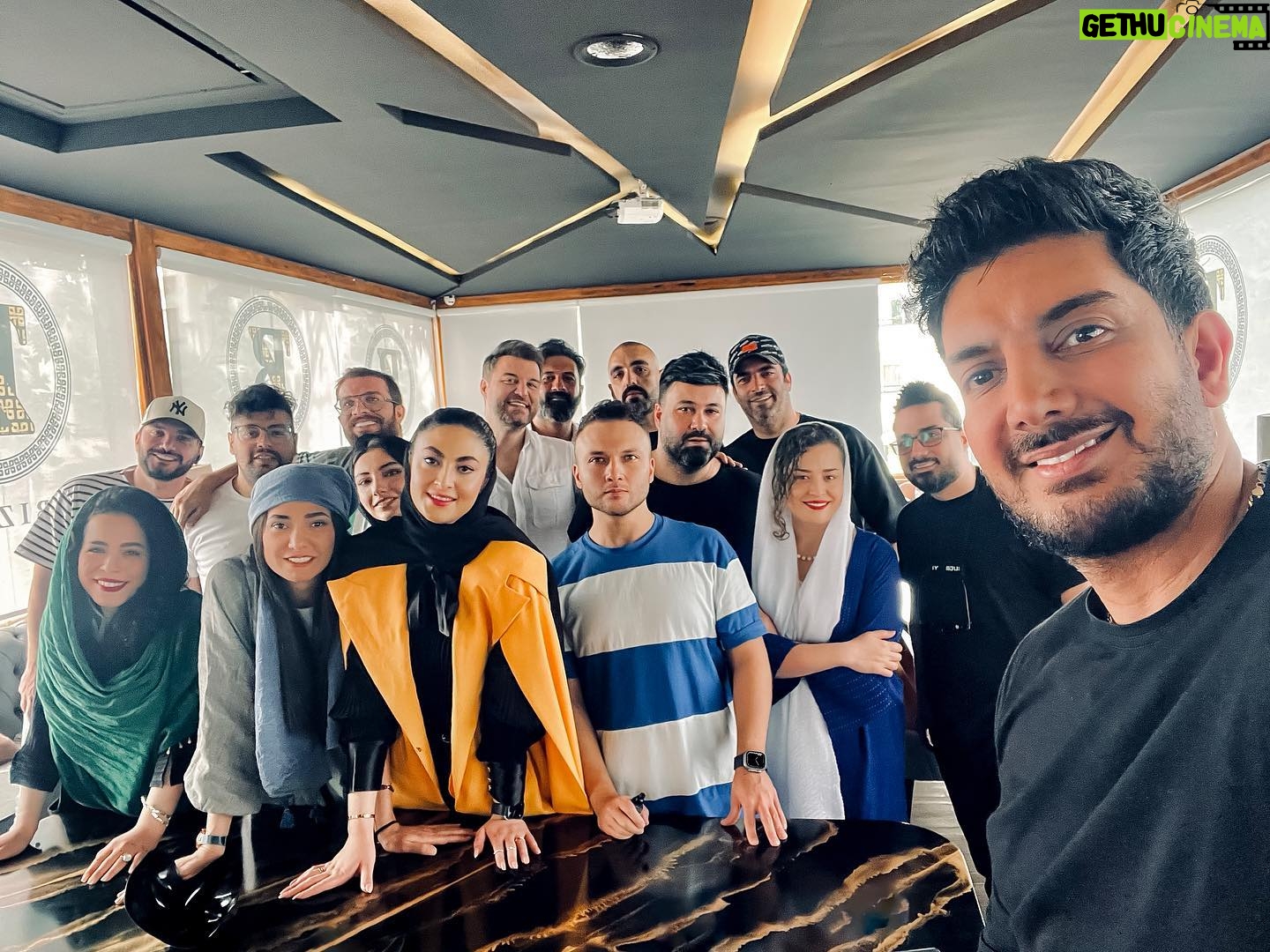Melika Sharifinia Instagram - . با رفقای قشنگ ♥️ روزهای دلانگیزِ بازیهای خودمونی مرسی از جواهر گروهمون بابت ساختن این روزهای خوش @farzadfarzin1 💎 پن: این عکس مربوط به پشت صحنهی زودیاک نیست عزیزان پپن: تو عکس اول مثل مقوا افتادم! 🥲 . . #رفاقت #بازی #افولی♥️