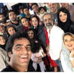 Melika Sharifinia Instagram - . خاطره‌بازی 😍 با یک گروه بی‌نظیر و درجه یک به بهانه‌ی بازپخش سریال دلدادگان هر شب ساعت ۲۲:۰۰ از شبکه‌ی آی‌فیلم 👌 . بگین ببینم کیا دلدادگان رو دیدن ؟ کیا دوست داشتن ؟ کیا دارن از آی فیلم دنبال می‌کنن؟ و کیا خوشحالن که می‌تونن بالاخره با پخش منظم ببینن؟ 😐 . #دلدادگان #منوچهرهادی #ملیکا_شریفی_نیا #آی_فیلم #تلویزیون #خبر #سینما #یادش_بخیر #♥️