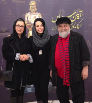 Melika Sharifinia Instagram - .
روزتون مبارک مهم‌ترین معلم‌های زندگی من 
بی‌شک هرچه دارم از شماست ♥️
.
.
روز همه‌ی معلم‌های عزیز مبارک 🌹
.
.
📸 @vosoughi_photography ♥️
.
#معلم #روزمعلم #عشق #خانواده #آزیتاحاجیان #محمدرضاشریفی_نیا #مهراوه_شریفی_نیا #ملیکا_شریفی_نیا