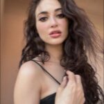 Melike İpek Yalova Instagram - A brief moment of balkoning🤓 🤎
