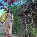 Melike İpek Yalova Instagram - Gullu bi fotografim olsun derken horonbasi olmak😏 💓