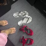 Melike İpek Yalova Instagram - Gecenin sonunda ayaklarim 45 numara oldu ve kafamda sadece sarilip yilana caliyo ama sonucta cok ozledigim insanlari gordum❤️ Gnight