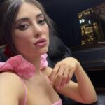 Melike İpek Yalova Instagram - Gecenin sonunda ayaklarim 45 numara oldu ve kafamda sadece sarilip yilana caliyo ama sonucta cok ozledigim insanlari gordum❤️ Gnight