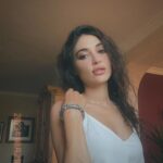 Melike İpek Yalova Instagram - Cok sicak beynim eridi ama 🤷🏻‍♀️ 🧡