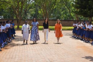 Melinda Gates Instagram - Every year, 12 million girls are married before the age of 18. Child marriage is a global issue that threatens a girl’s education, health, safety, and autonomy.
 
This week, I traveled to Malawi with @michelleobama and Amal Clooney (@clooneyfoundationforjustice) to learn more about the work being done there to protect girls’ futures. To everyone who shared their stories and expertise with us—including @girlsopportunityalliance, @ageafrica , @girlsnotbrides_ , Girls First Fund, and @womenlawyersassociationmalawi —thank you. Your efforts to end child marriage could not be more important.