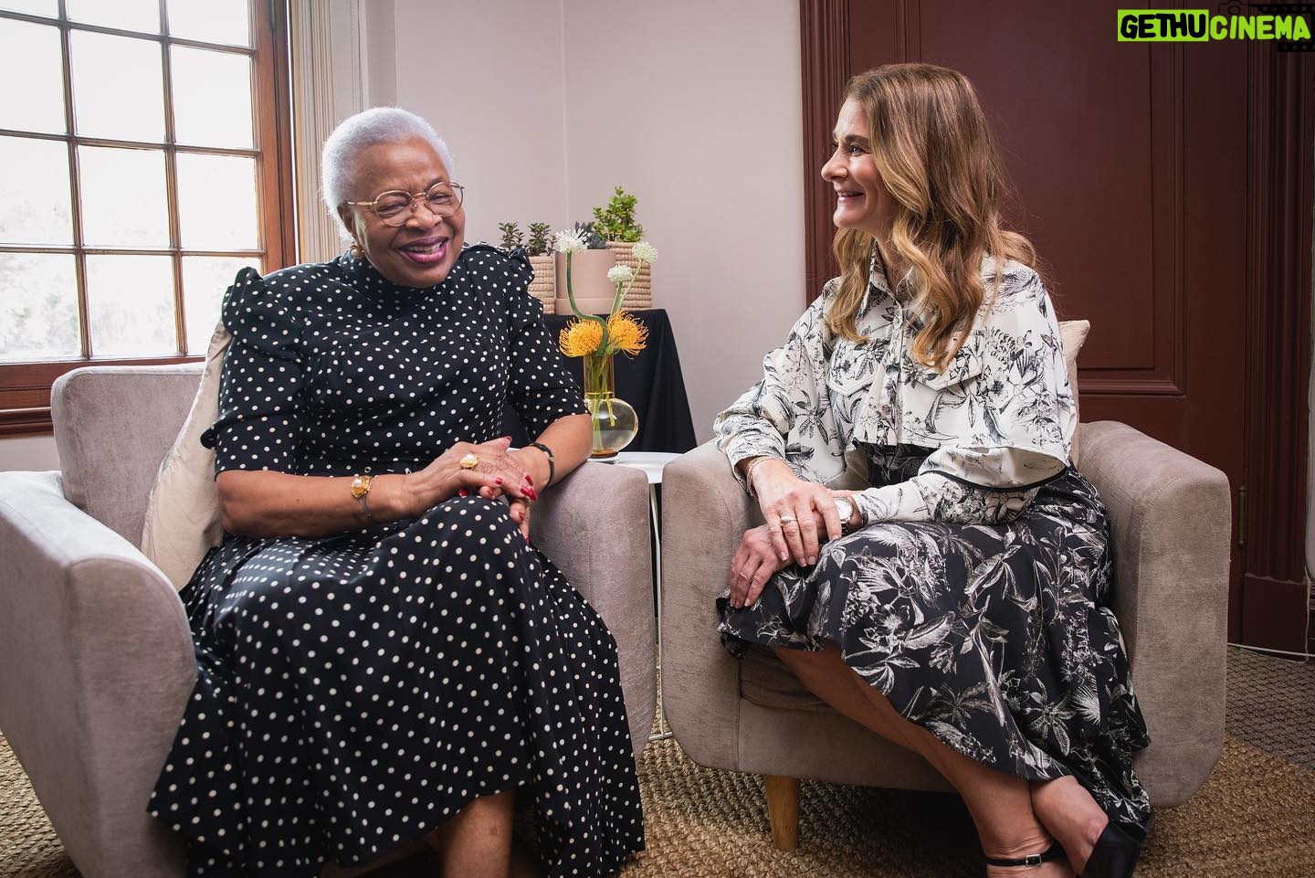 Melinda Gates Instagram - It was such a privilege to spend time in South Africa with visionary leaders who are working to remove the barriers that hold women and girls back. Here are a few highlights from my trip this week—including participating in a panel about child marriage alongside @michelleobama and Amal Clooney (@clooneyfoundationforjustice), learning about literacy programs from students and teachers at a primary school, spending time with the remarkable Graça Machel, and talking about women’s power at the @thetutulegacy