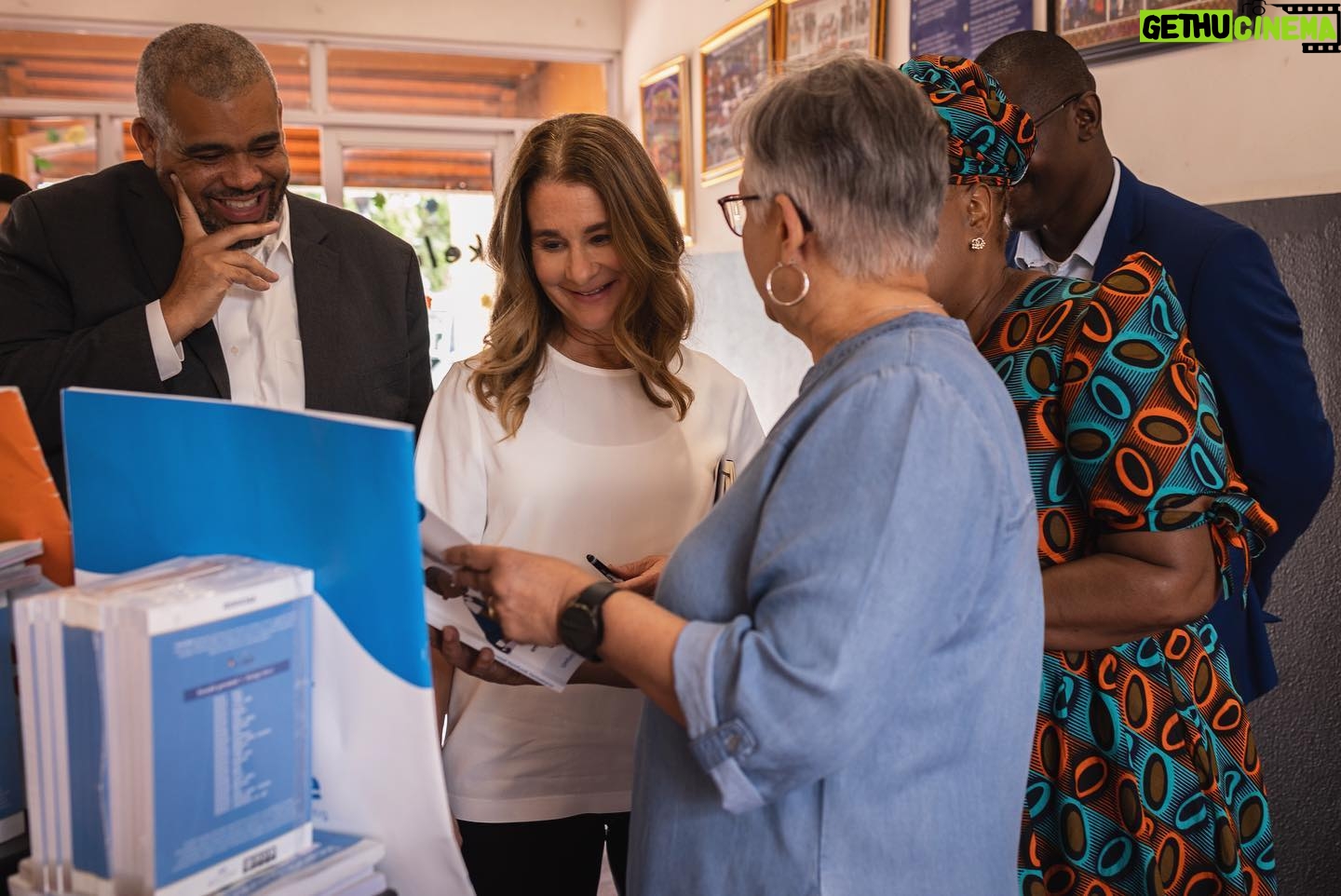 Melinda Gates Instagram - It was such a privilege to spend time in South Africa with visionary leaders who are working to remove the barriers that hold women and girls back. Here are a few highlights from my trip this week—including participating in a panel about child marriage alongside @michelleobama and Amal Clooney (@clooneyfoundationforjustice), learning about literacy programs from students and teachers at a primary school, spending time with the remarkable Graça Machel, and talking about women’s power at the @thetutulegacy