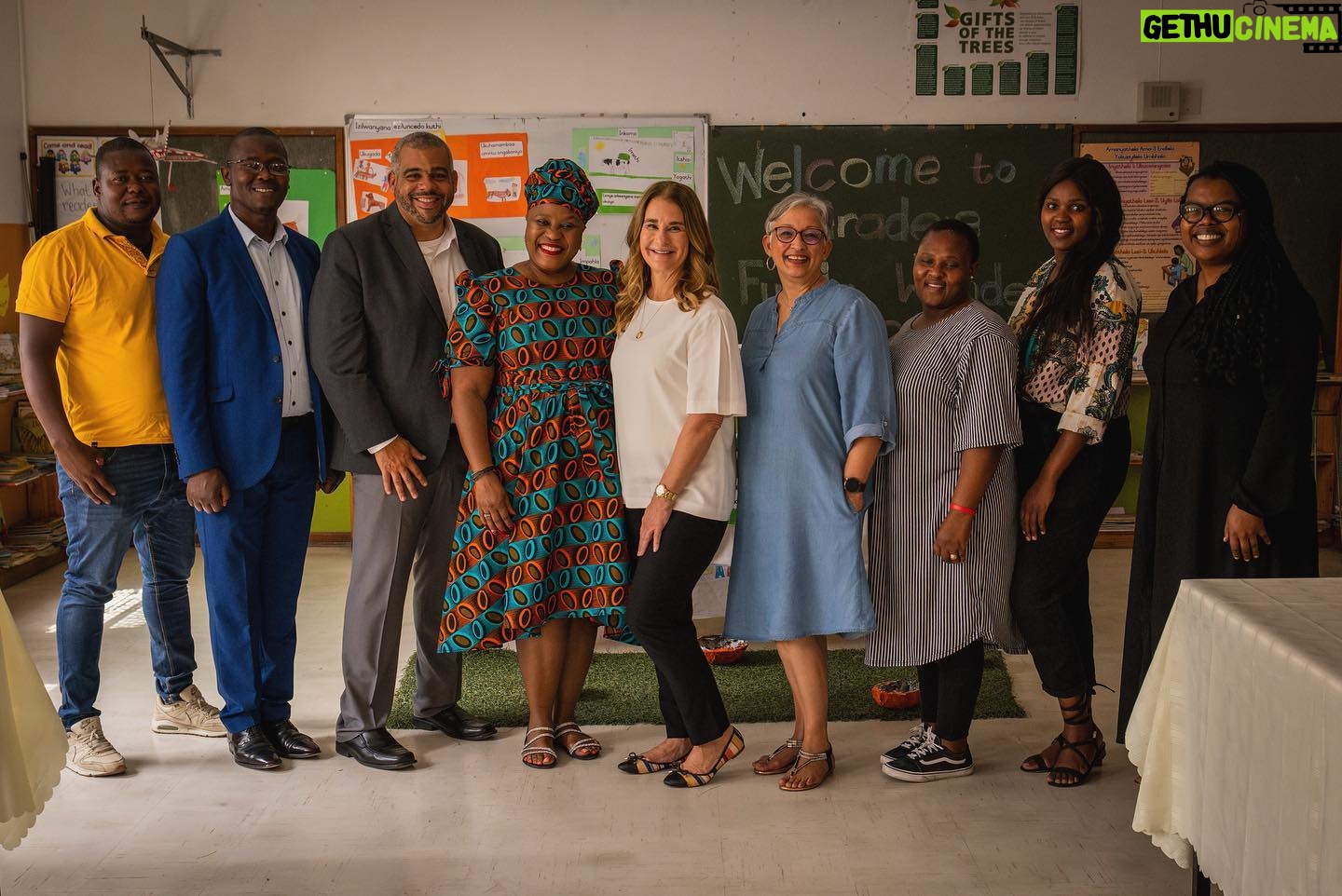 Melinda Gates Instagram - It was such a privilege to spend time in South Africa with visionary leaders who are working to remove the barriers that hold women and girls back. Here are a few highlights from my trip this week—including participating in a panel about child marriage alongside @michelleobama and Amal Clooney (@clooneyfoundationforjustice), learning about literacy programs from students and teachers at a primary school, spending time with the remarkable Graça Machel, and talking about women’s power at the @thetutulegacy
