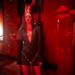 Melisa Şenolsun Instagram - i dont care i paint the town red. 👹 🌹 @magnetquarterly
