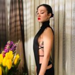 Melisa Şenolsun Instagram - ‘DUDAKLARIMI ÖP KALBİMİ HANÇERLE’ 🩸🌹♥️