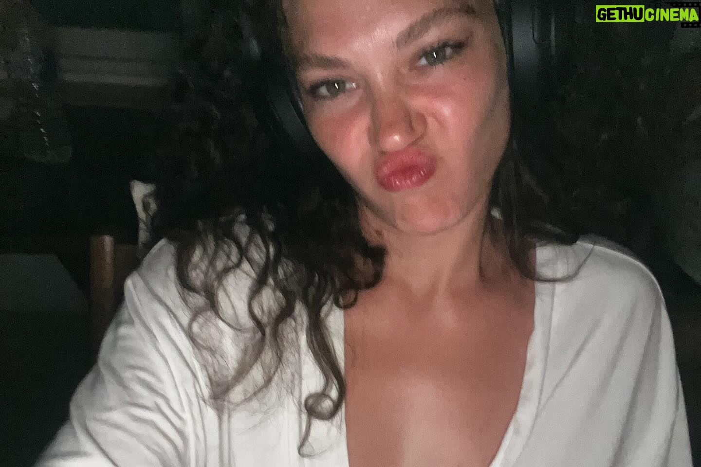 Melisa Şenolsun Instagram - Setten, yazdan, ordan burdan dolunay gibi karisik bir dump 🌚 #tb