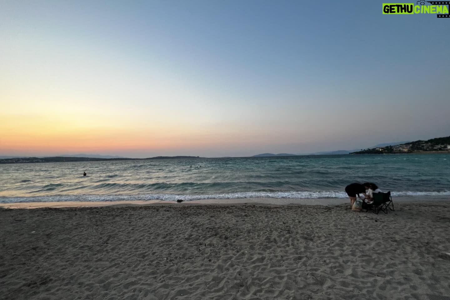 Melisa Şenolsun Instagram - Setten, yazdan, ordan burdan dolunay gibi karisik bir dump 🌚 #tb