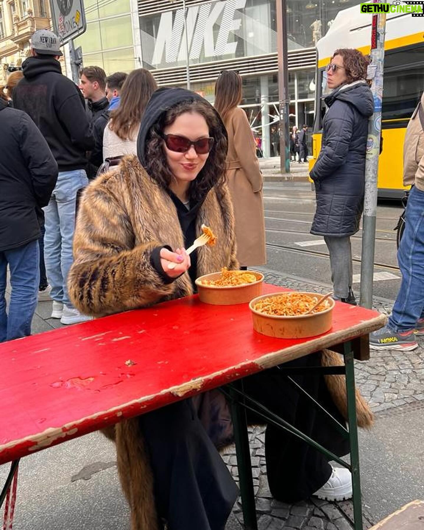 Melisa Şenolsun Instagram - Yakaladim sayabilir miyiz? 🙃 #2023🚀